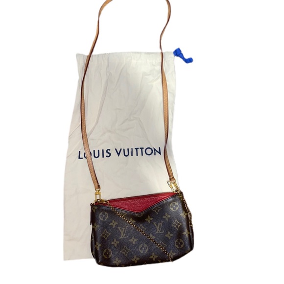 Louis Vuitton monogram crossbody bag - Picture 2 of 2